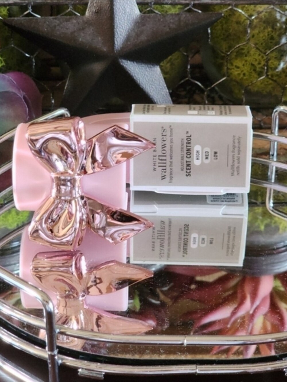 White Barn Wallflowers Honeycrisp Apple Pink Bow Plug-In Kit - Picture 4 of 7